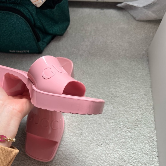 Pink Gucci jelly sandals - Picture 7 of 7